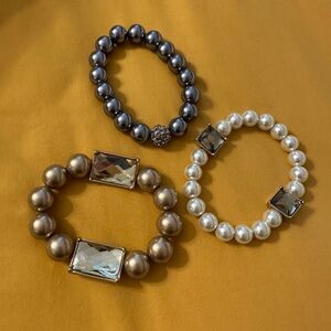Set of 3 pearl bracelets